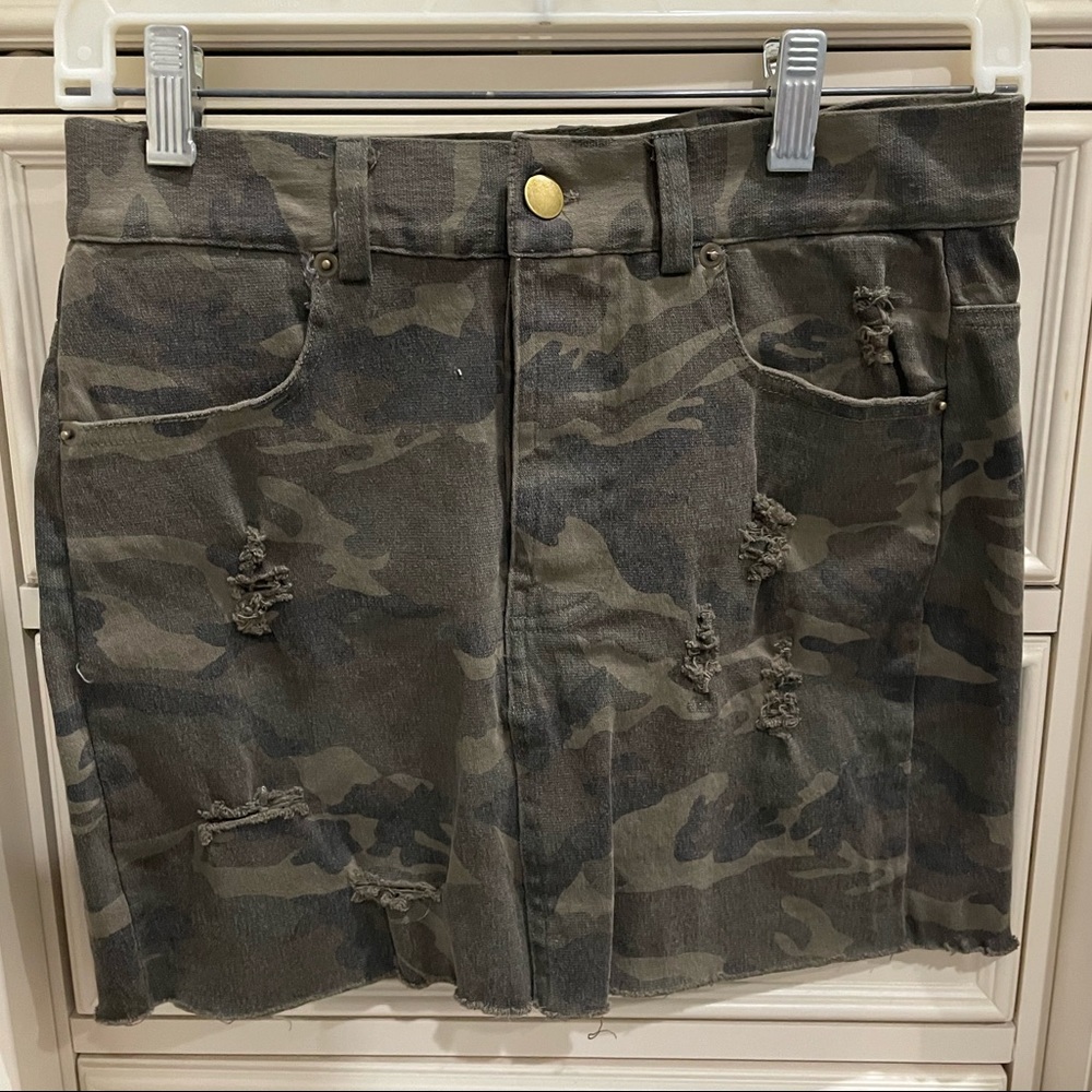 Camouflage denim skirt with gold buttons